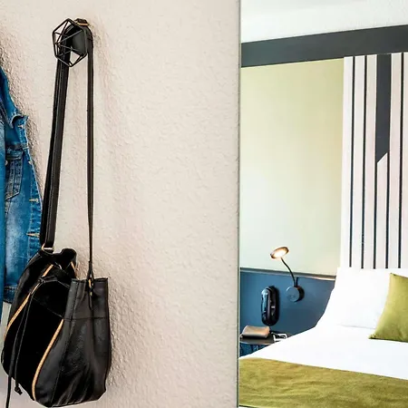 Ibis Styles Sur Centre Cathedrale Hotel 3*