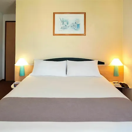 Hotel Ibis Styles Sur Centre Cathédrale 3*