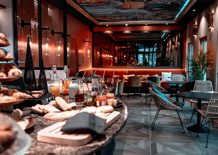 Ibis Styles Sur Centre Cathedrale Hotel 3*