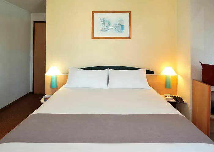 Hotel Ibis Styles Sur Centre Cathedrale 3*